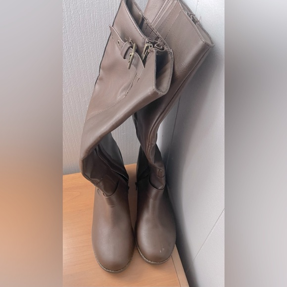 Kohl’s brown boots - Picture 2 of 2